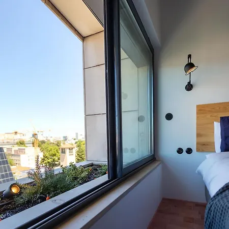 The Cool Design & Parking - Praca De Espanha 4*