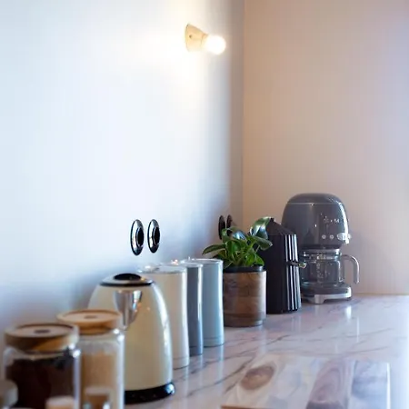 Columbano - Boutique Ensuites, Cokitchen & Parking Pensjonat
