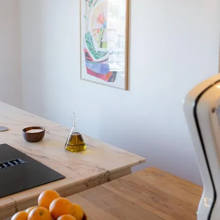 Guest house Columbano - Boutique Ensuites, Cokitchen & Parking Lisbon