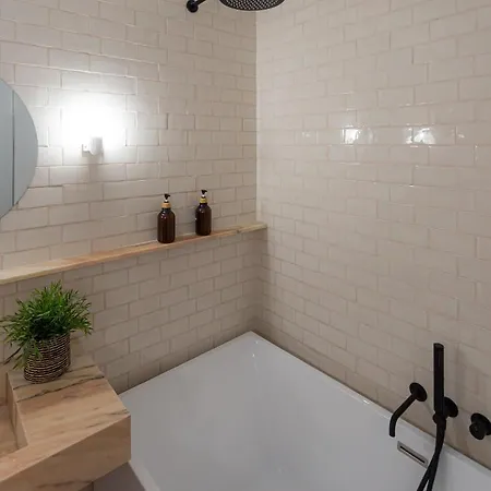 The Cool Design - Self Check In & Parking Vendégház