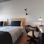 Portuguese Design Suites - Parking & Metro Penzion 4*