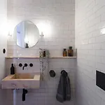 Portuguese Design Suites - Parking & Metro Penzion 4*