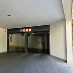 Portuguese Design Suites - Parking & Metro 4*