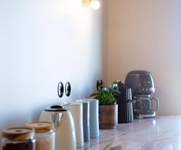 The Cool Design - Parking & Self Check In Guest house