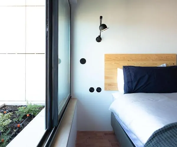 The Cool Design - Parking & Self Check In 4* Lisbon